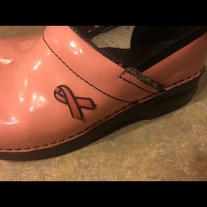 Dansko pink breast cancer awareness 39